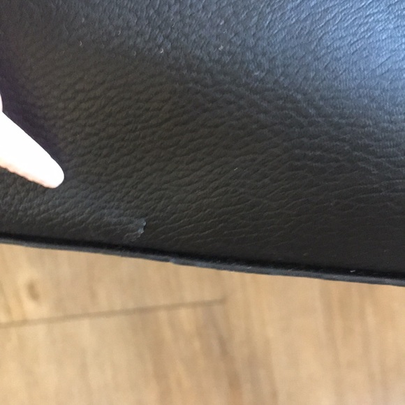 Black Faux purse With gold zipper - Picture 5 of 7